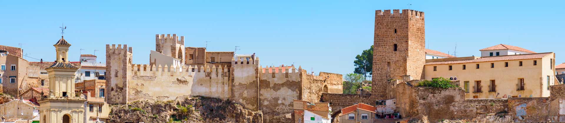 Buñol y el castillo en Valencia